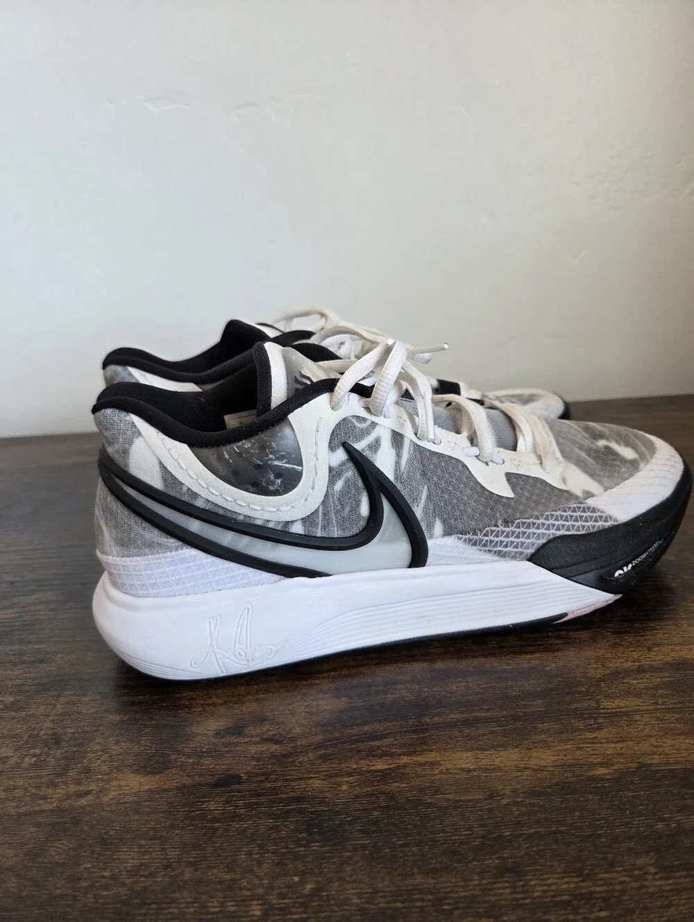Nike Kyrie 8 Basketball Shoes Athletic Black White Men's 11 XIXXIII DJ6017-101